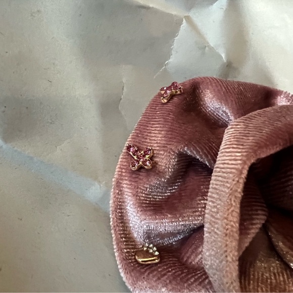 Free People Muave Pink Rosette Pin And 5
Pair Stud Earrings - Picture 3 of 8